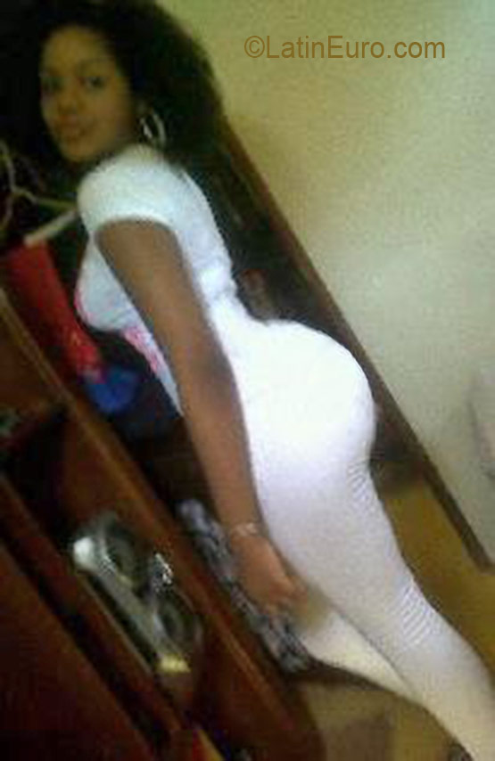 Date this hot Dominican Republic girl Elaine from Santo Domingo DO10167