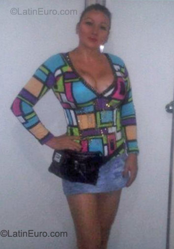 Date this happy Colombia girl Claudia from Bucaramanga CO9111