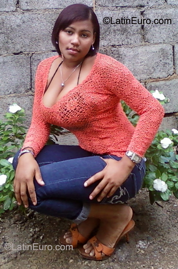 Date this georgeous Dominican Republic girl Nurveri from Santiago DO10202