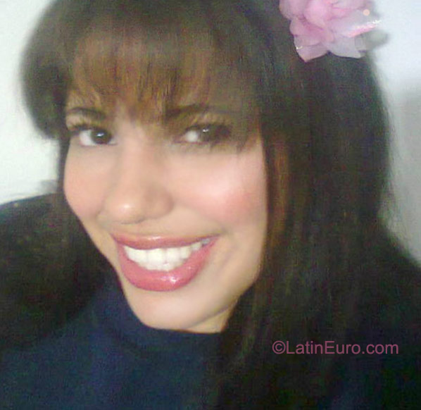 Date this sultry Colombia girl Whendy from Medellin CO11830