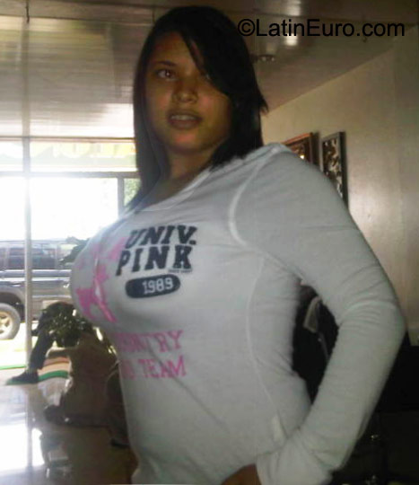 Date this foxy Dominican Republic girl Micary from R.d ,santo Domingo DO10219