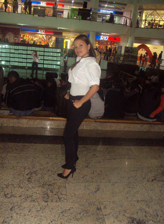 Date this attractive Colombia girl Lucero from Bogota CO9169