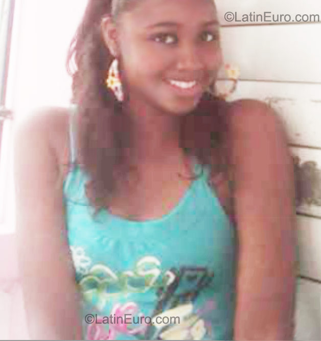Date this young Dominican Republic girl Nicole from Santo Domingo DO10238