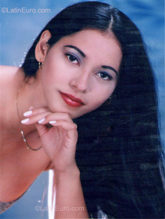 Date this cute Colombia girl Laura from Neiva CO9190