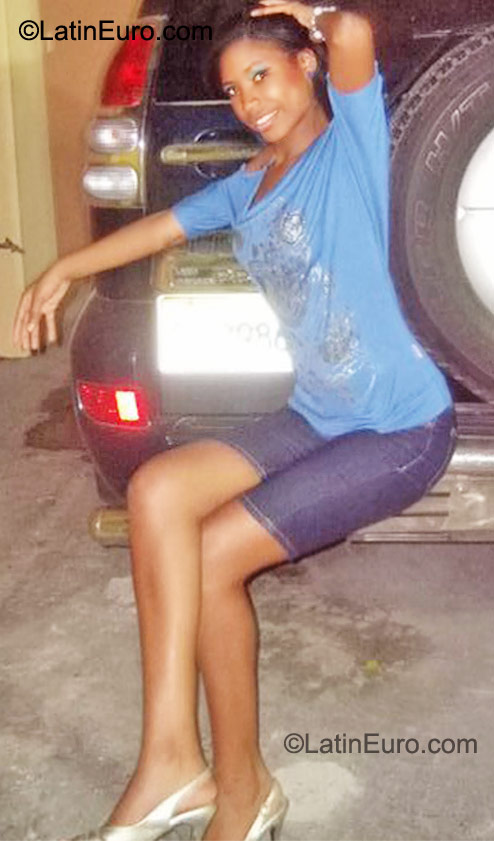 Date this hard body Dominican Republic girl Andreina from Santiago DO10254