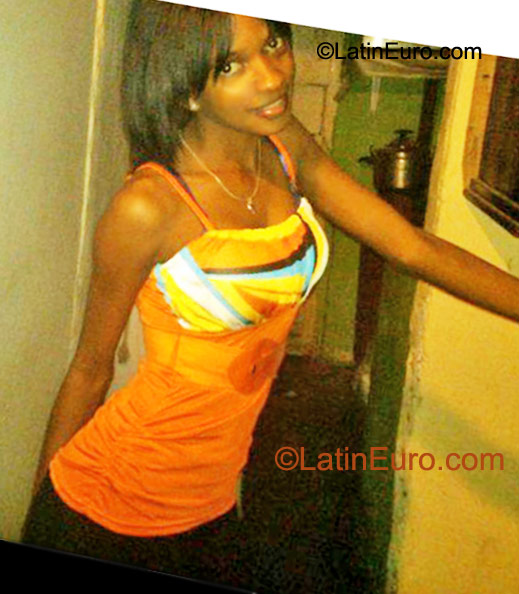 Date this athletic Dominican Republic girl Andry12 from Santiago DO10260