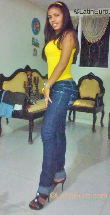 Date this beautiful Dominican Republic girl Yoselin from Santiago DO25334