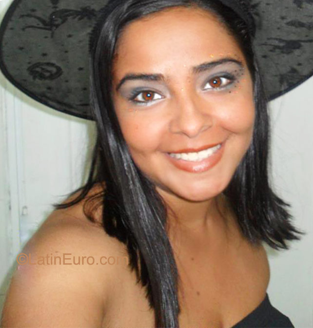 Date this pretty Colombia girl Elisa from Cali CO9231