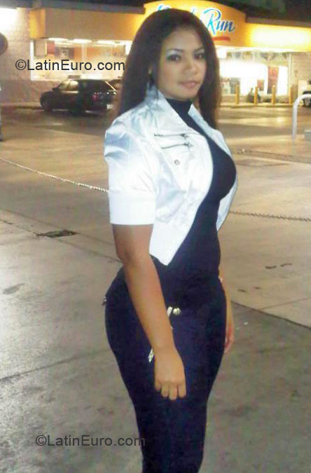 Date this voluptuous Dominican Republic girl Rebeca from Santo Domingo DO11921