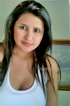 Date this sultry Colombia girl Laura from Bucaramanga CO9242