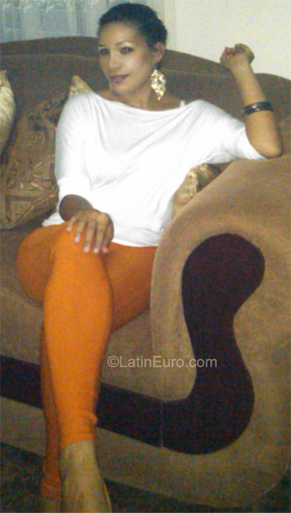 Date this pretty Dominican Republic girl Noemi from Bonao DO10346