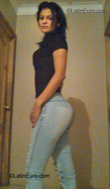 Date this young Ecuador girl Hanna77 from Guayaguil EC142