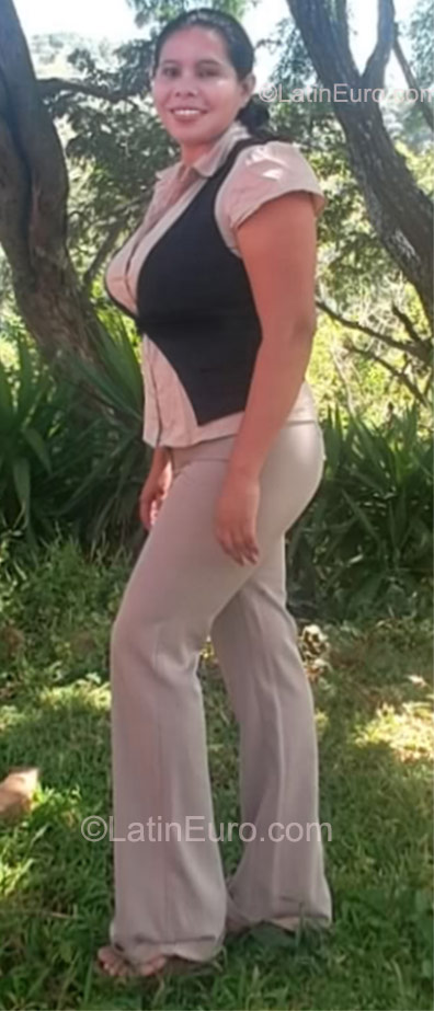 Date this attractive El Salvador girl Sonia from El Salvador SV34