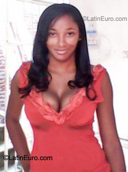 Date this voluptuous Colombia girl Leidi from Cali CO9369