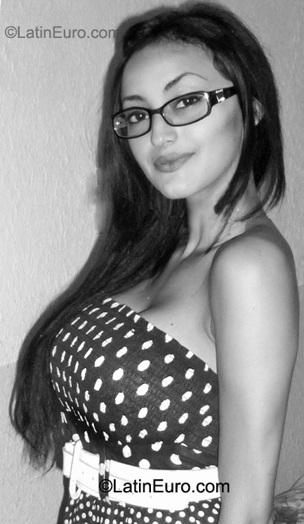 Date this hard body Costa Rica girl Aurelia from San Jose CR177