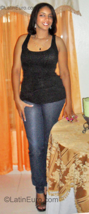 Date this stunning Dominican Republic girl GREY from La Vega DO10411