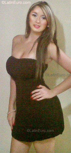 Date this charming Colombia girl Andrea from Medellin CO9395