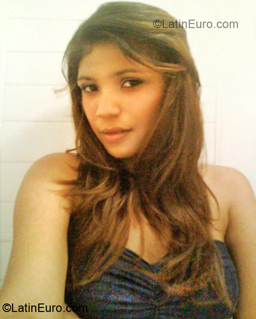 Date this pretty Colombia girl Gina from Barranquilla CO9405