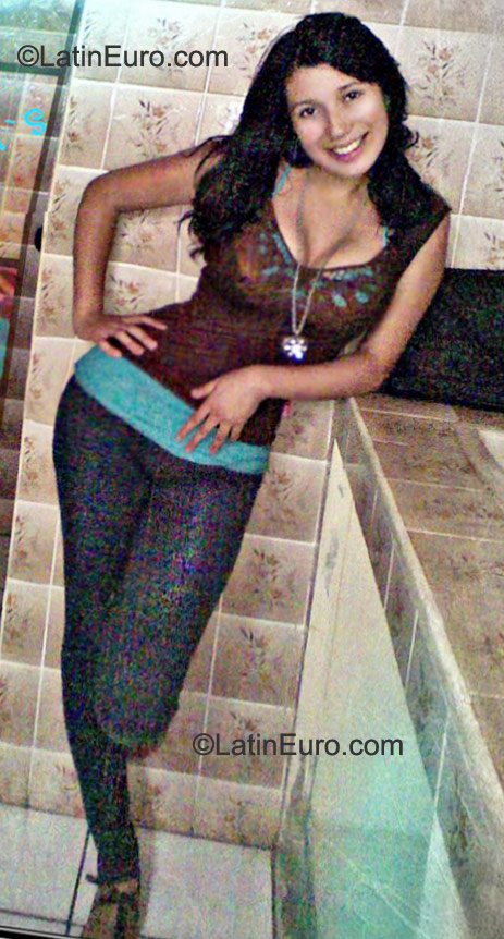 Date this pretty Nicaragua girl MAFERR from Managua NI97