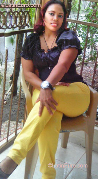 Date this delightful Dominican Republic girl Midred from Santiago DO10421