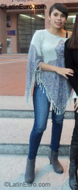 Date this young Colombia girl Carolina from Bogota CO9430