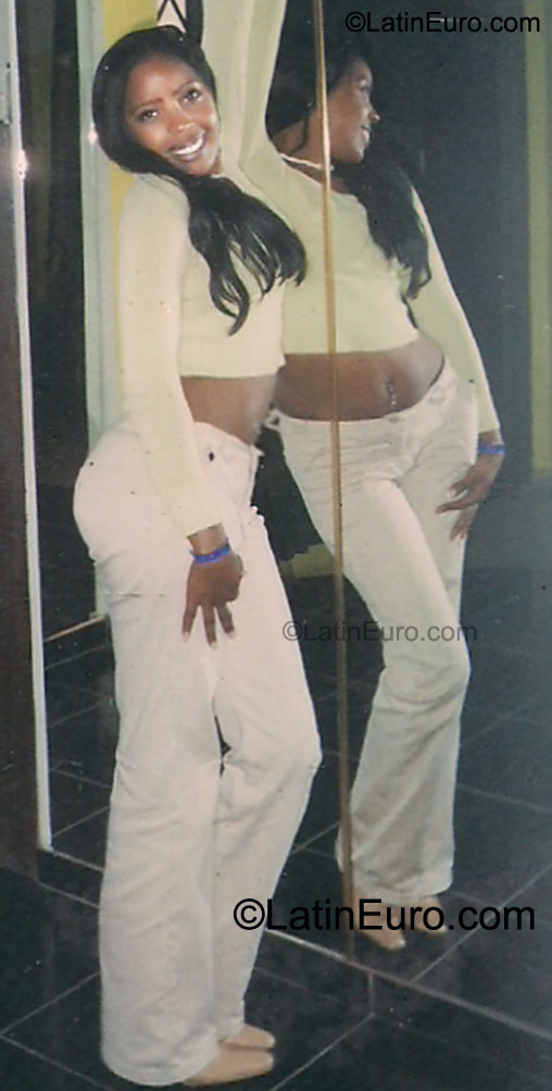 Date this athletic Dominican Republic girl Maria from Santo Dominigo DO10458