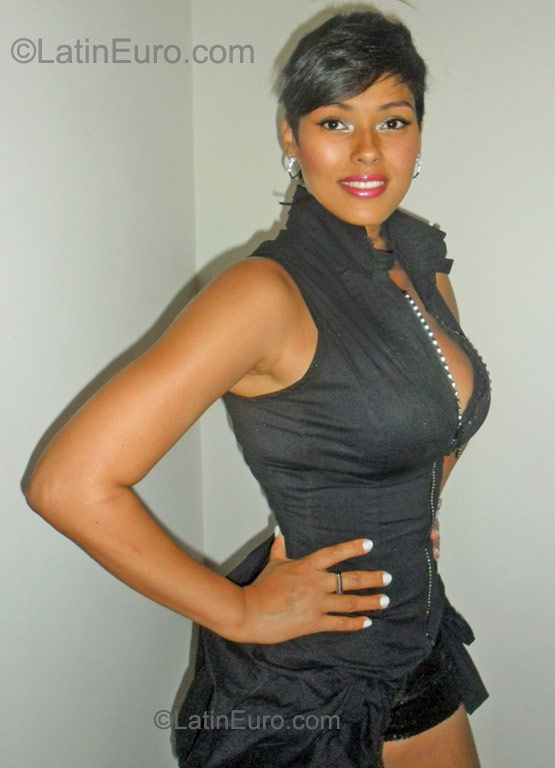 Date this attractive Colombia girl Miranda from Medellin CO9470