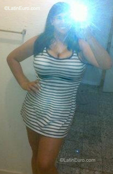 Date this charming Colombia girl Velena from Santo Domingo CO9497