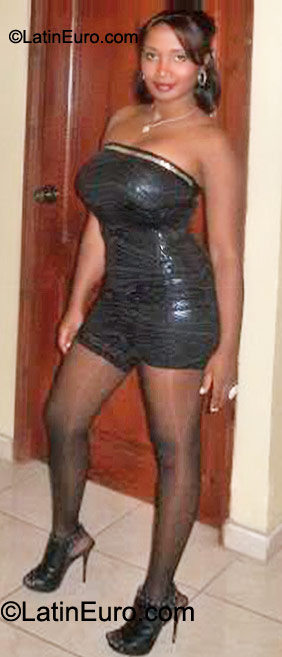 Date this beautiful Dominican Republic girl Claudia from Santo Domingo DO20089