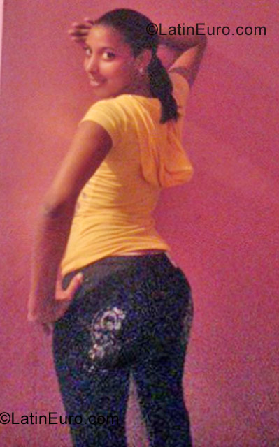Date this pretty Dominican Republic girl Milly from Santo Domingo DO10500