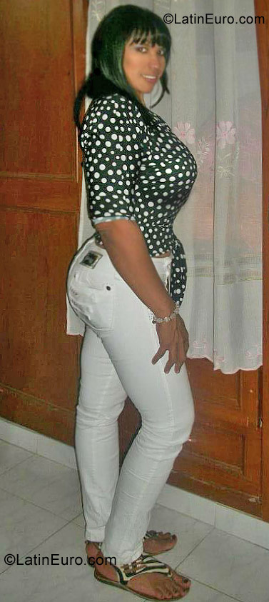 Date this athletic Colombia girl Olga from Cali CO9520