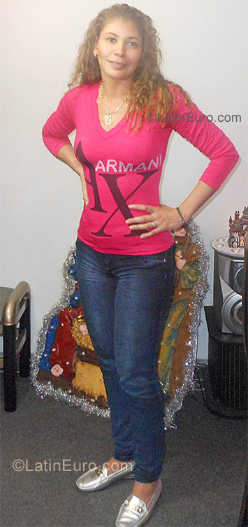 Date this attractive Colombia girl Marlen from Bogota CO9525