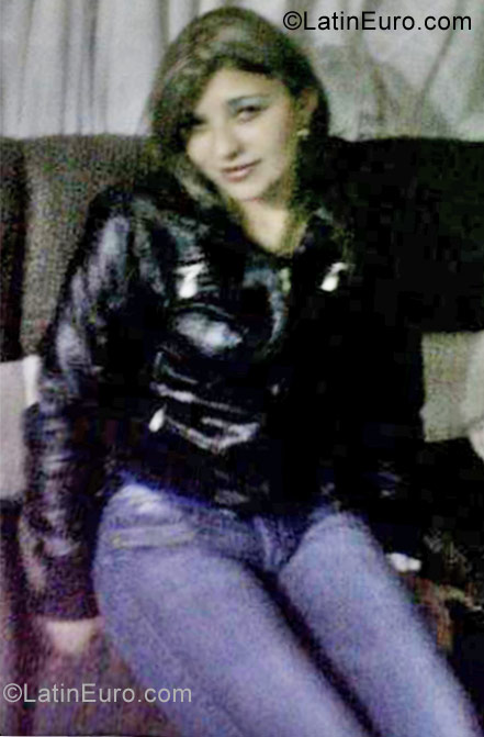 Date this attractive Colombia girl Bernate from Bogota CO9528