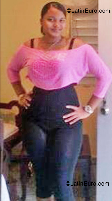 Date this athletic Dominican Republic girl Carolina from Puerto Plata DO10506