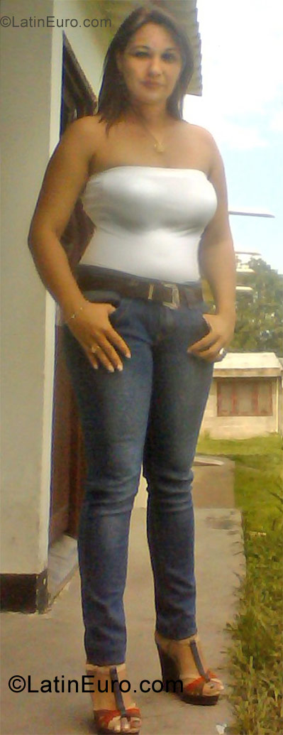 Date this hot Colombia girl Constanza from Garzon CO9532