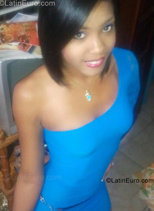 Date this athletic Dominican Republic girl Yohanna massiel from Santo Domingo DO10508