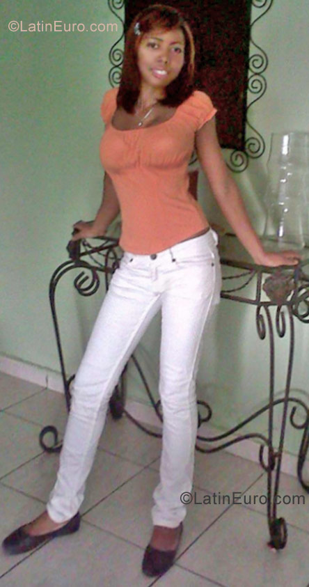 Date this tall Dominican Republic girl Lovely22 from Santo Domingo DO10511