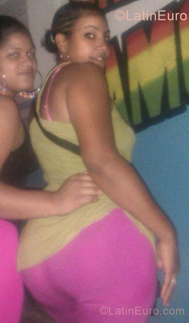 Date this pretty Dominican Republic girl Wanda from Santo Domingo DO10516