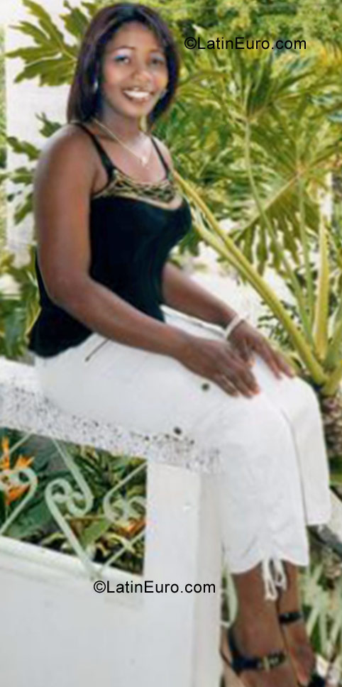 Date this stunning Dominican Republic girl Sulfita from Santiago DO10527