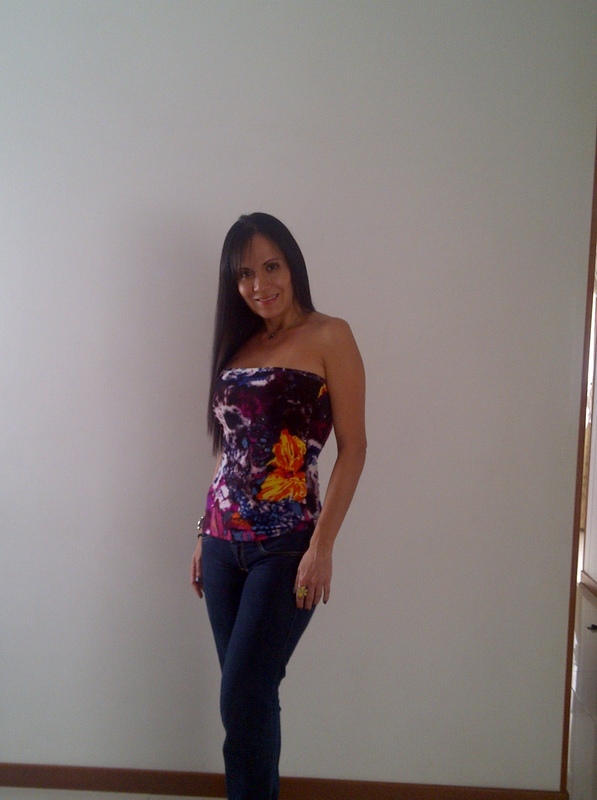 Date this passionate Colombia girl Lunitta from Cali CO9551