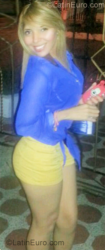Date this delightful Colombia girl Dina from Barranquilla CO9574
