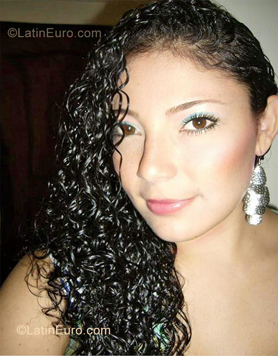 Date this voluptuous Colombia girl Rocio from Cali CO9581
