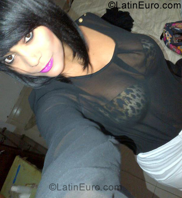 Date this lovely Dominican Republic girl Adi from Santiago DO10579