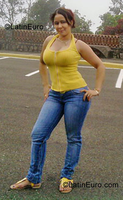 Date this attractive Dominican Republic girl Yuderkis from Santiago DO10581