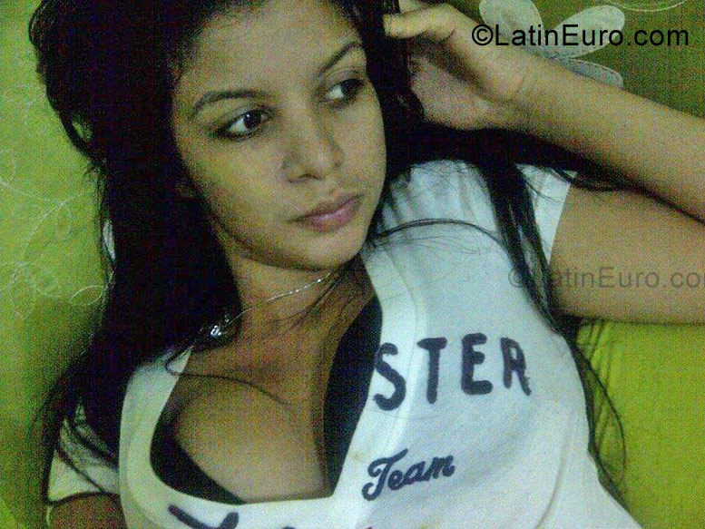 Date this gorgeous Dominican Republic girl Marina from Santo Domingo DO10583