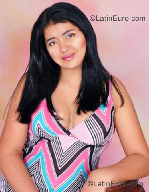 Date this georgeous Colombia girl Lunita from Cali CO9616