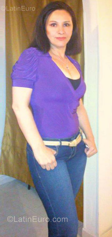 Date this sultry Colombia girl Yenny from Bogota CO9622