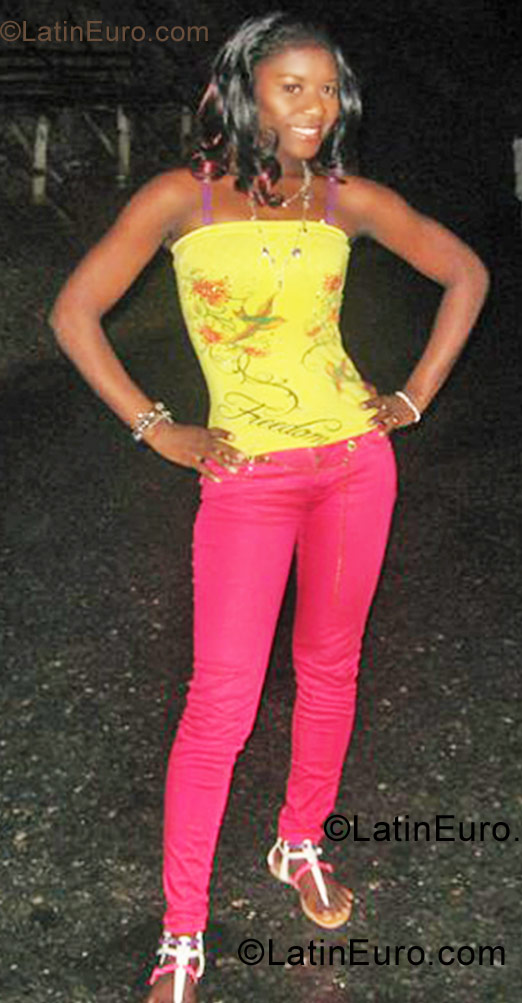 Date this hard body Jamaica girl Petal from Kingston JM473