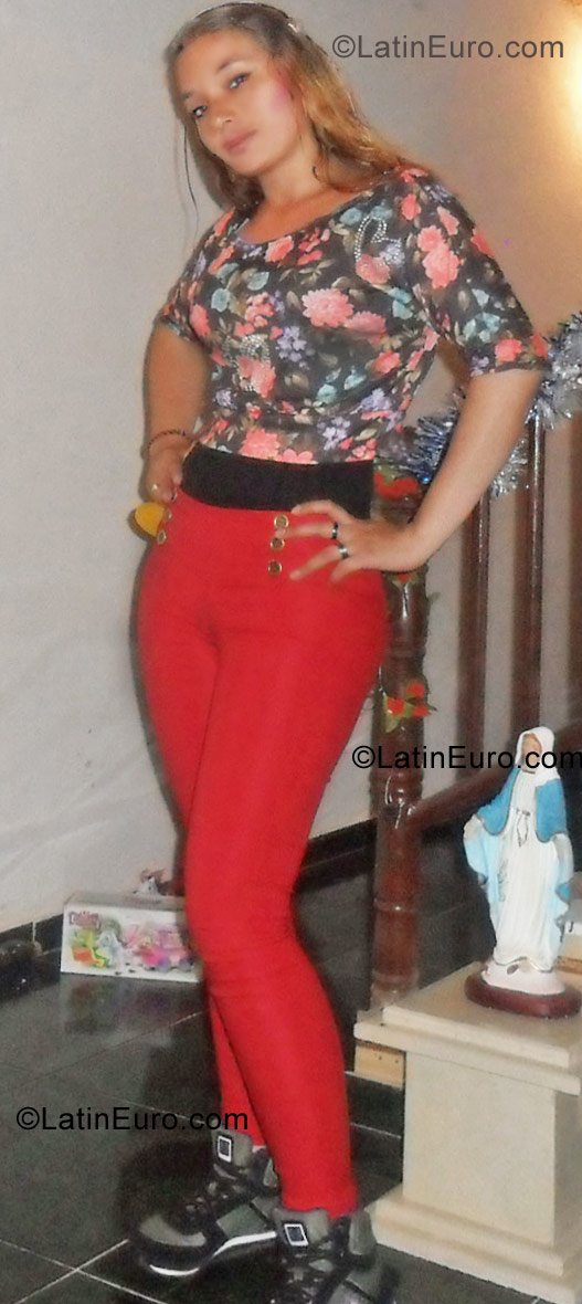 Date this lovely Colombia girl Stella from Bogota CO9670