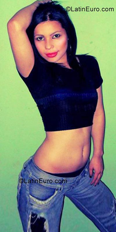 Date this attractive Colombia girl Leidy from Bogota CO9687
